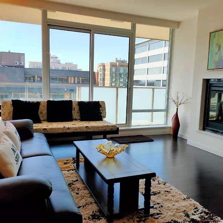 Waterfalls Hotel - Suite In Falls Downtown With Pool Victoria Exterior foto